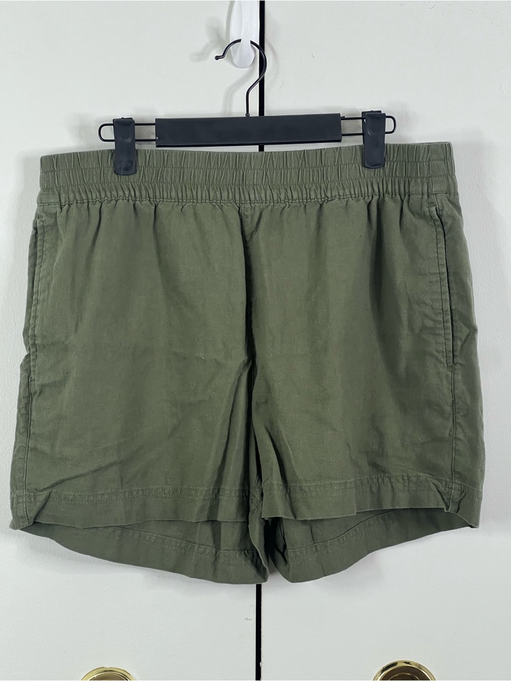 Old Navy Women’s Large Olive Green Pull-On Comfort Waist Shorts